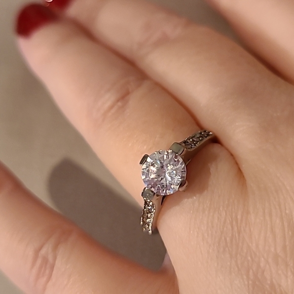 High cubic zirconia main stone with channel stones stainless steel ring - Picture 5 of 7